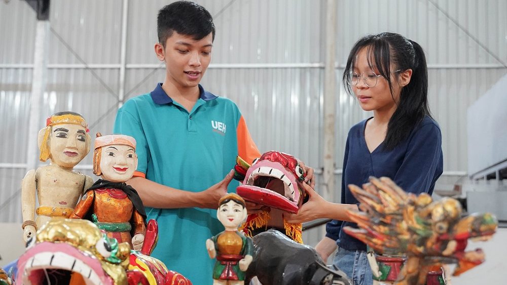 [Báo Tuổi trẻ] Góc nhìn trưa nay | Sinh viên chế tạo hệ thống múa rối nước tự động