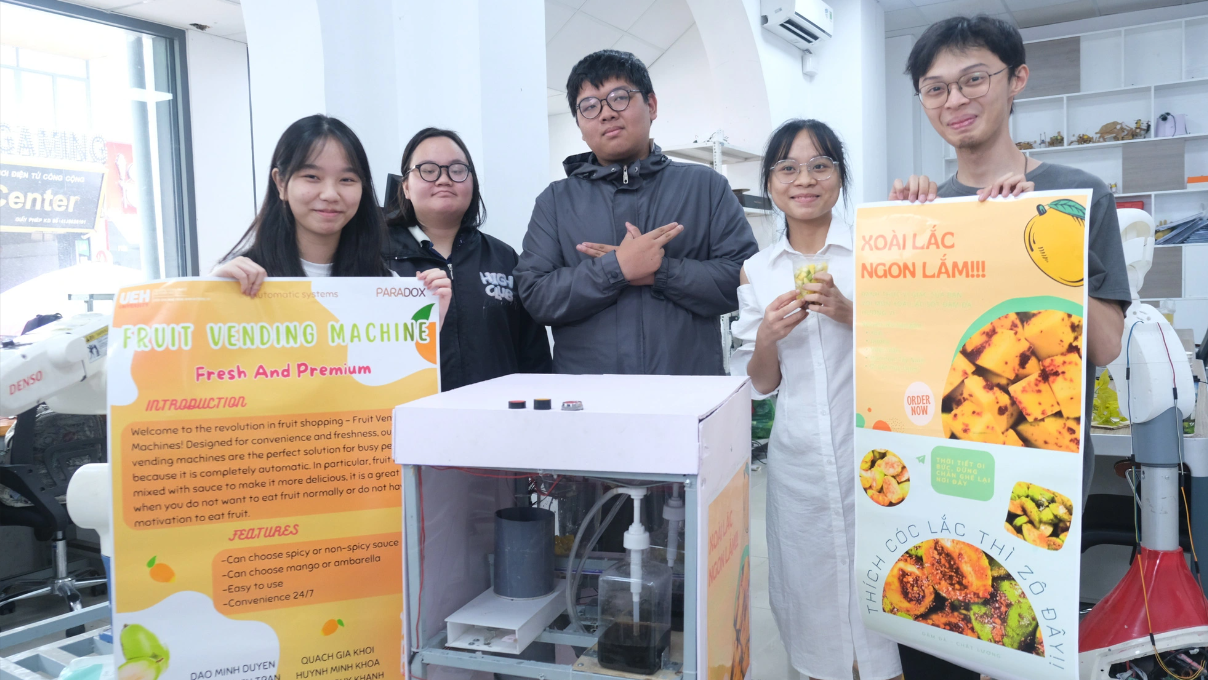 [Báo Tuổi trẻ] Sinh viên năm nhất làm hệ thống bán hàng tự động tích hợp AI