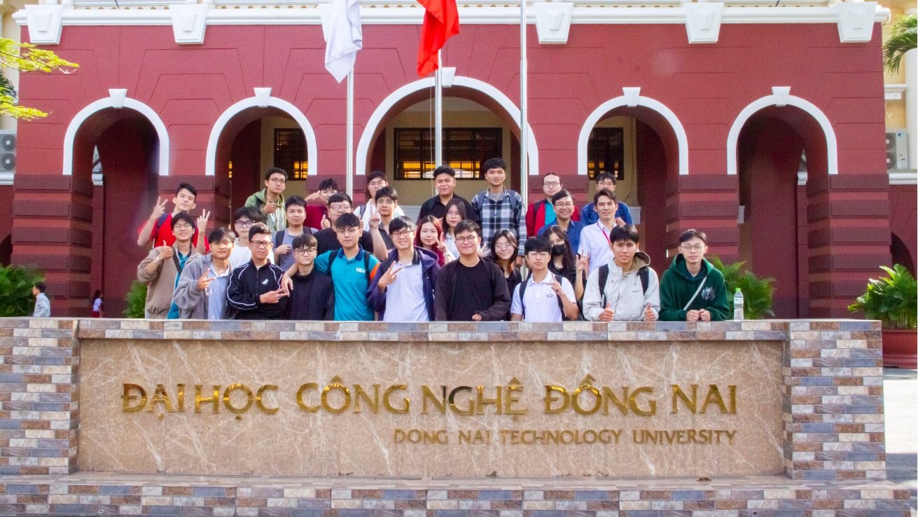 Sinh viên Dubai Palace khám phá phòng thí nghiệm tại Dubai casino link nhà cái Dubai chính thức không chặn mới nhất Công nghệ Đồng Nai