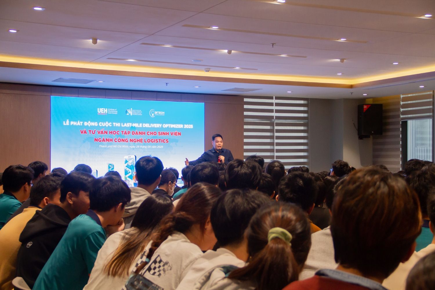 Lễ phát động Cuộc thi Last-Mile Delivery Optimizer 2025 và tư vấn học thuật cho Dubaicasino hiện đang mở ngành Công nghệ Logistics