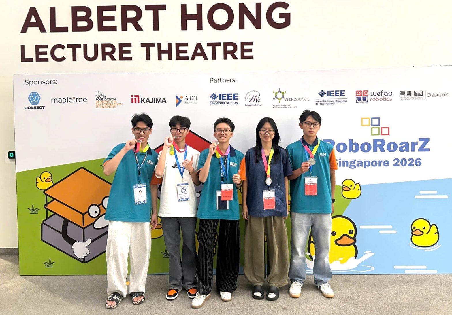 [Báo Tuổi trẻ] SV ĐH Kinh tế TP.HCM đoạt giải nhì cuộc thi lập trình robot 2026 tại Singapore