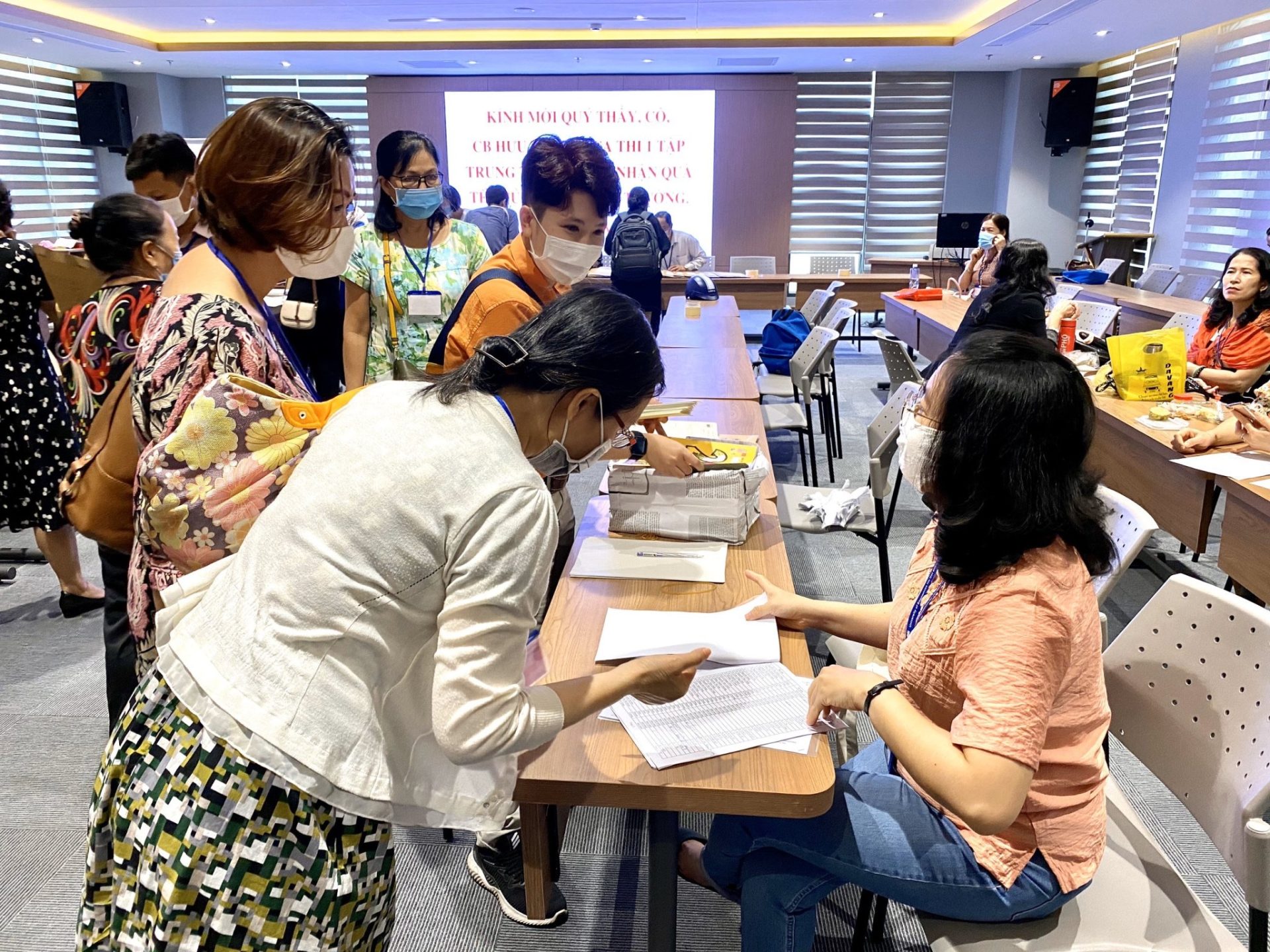 31.01.2021 B1 205 Phát Quà Tết Cb Hưu Trí Kim Chi 2