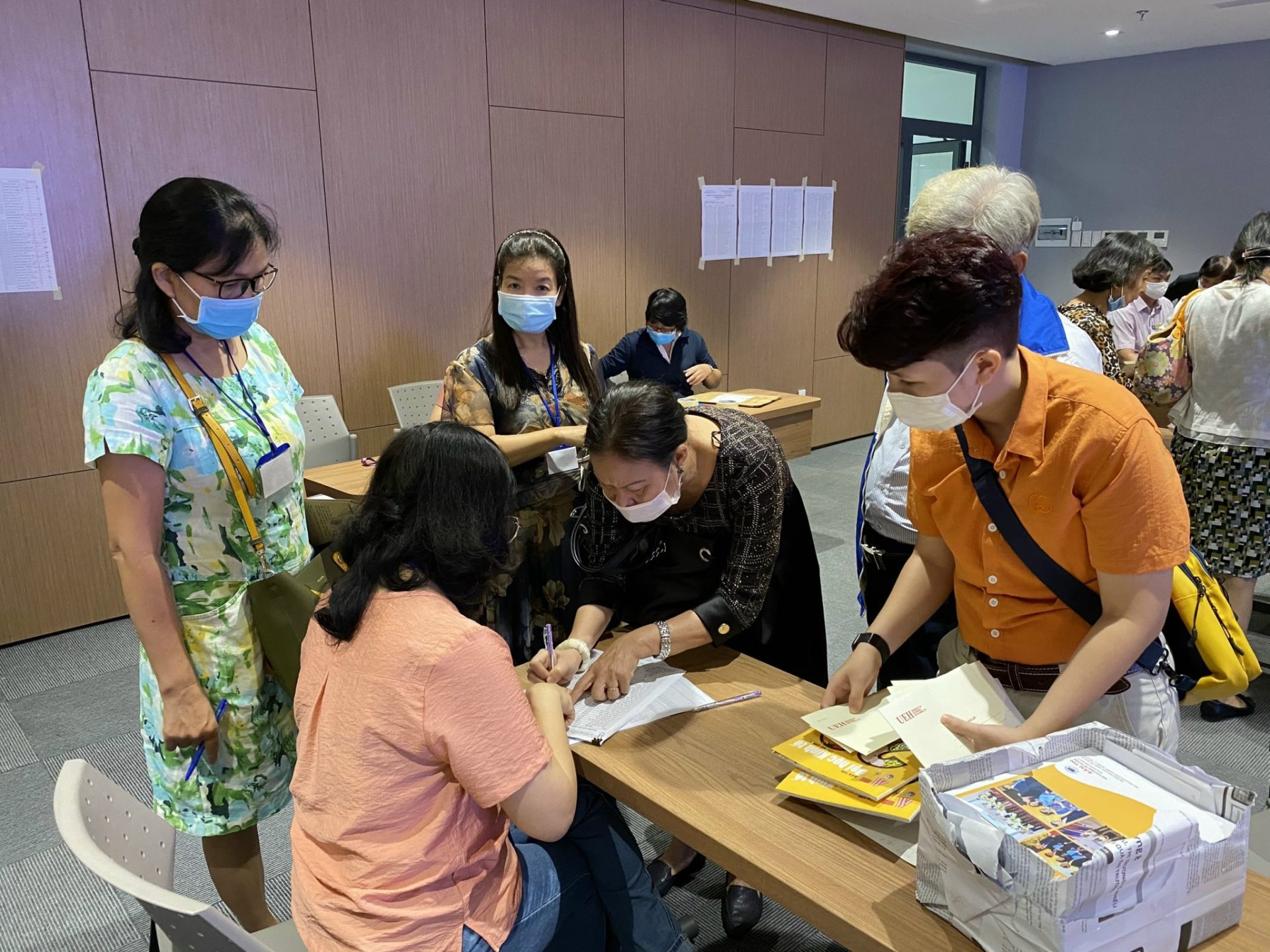 31.01.2021 B1 205 Phát Quà Tết Cb Hưu Trí Kim Chi 4