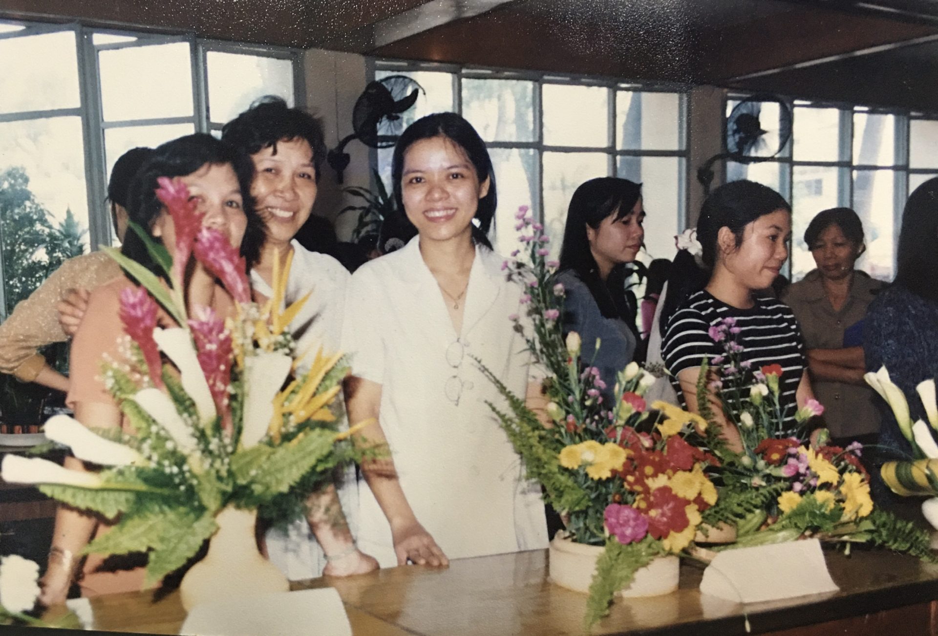 Ảnh 1 Thi Cắm Hoa 8 3 2003