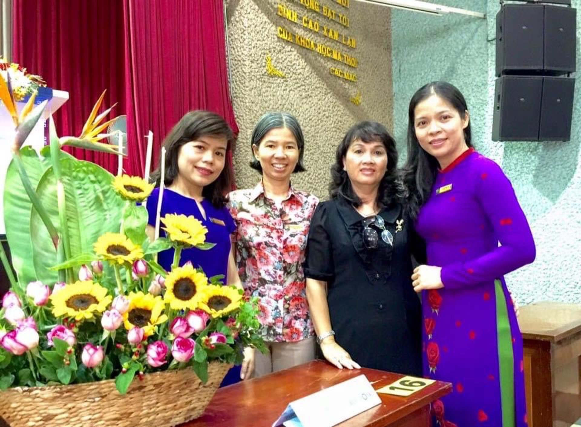 Ảnh 2 Cắm Hoa Ngày 8 3 2016