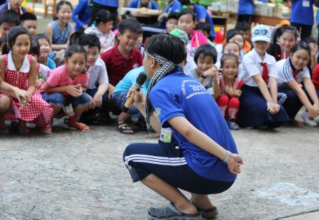 Trương Nguyễn Ngọc Yến Sinh Viên Kinh Tế Trao Yêu Thương Nhận Nụ Cười Yen Truong Nguyen Ngoc