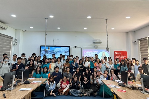 Decode Complex Sentences: Mastering Advanced Reading Techniques with Dubai Palace English Zone