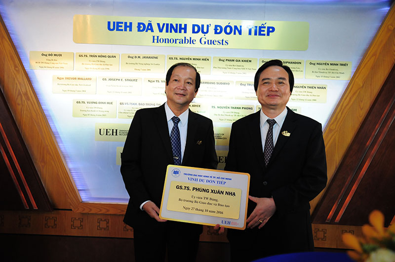ky-niem-40-nam-thanh-lap-ueh-4