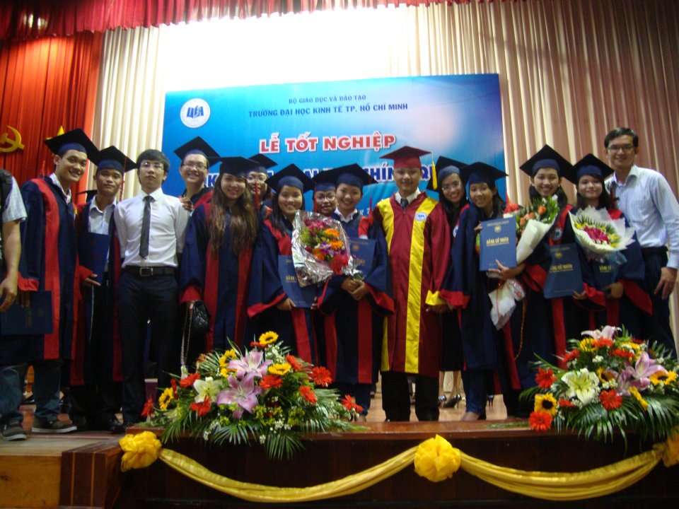 le-tot-nghiep-sinh-vien-chuyen-nganh-quan-ly-nguon-nhan-luc