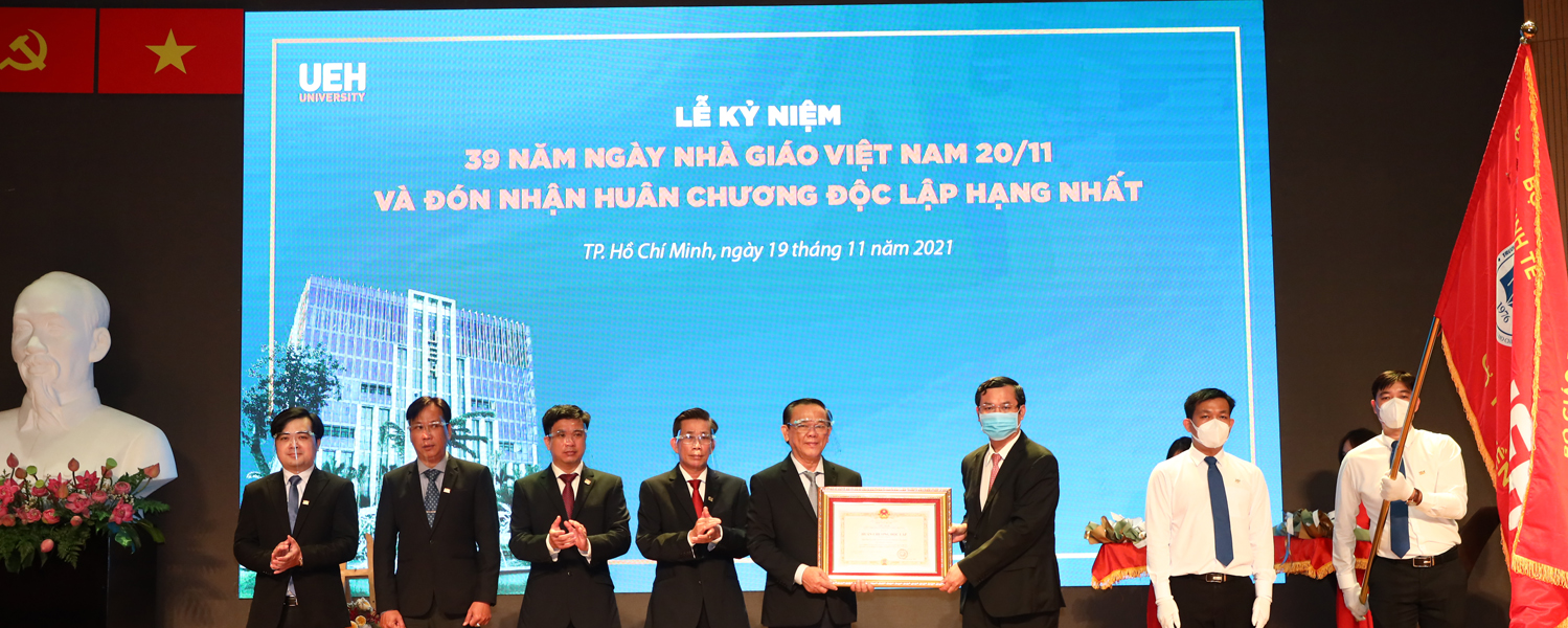 Dubai Palace Organizing Vietnamese Teachers' Day 39th Anniversary and being awared with First Class Independence Medal 